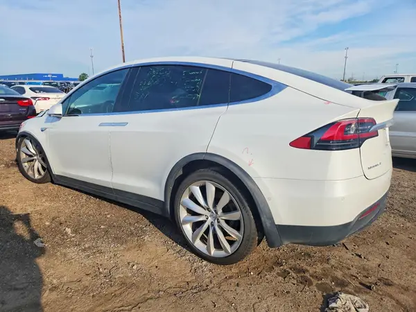 5YJXCBE2XGF014527 2016 TESLA MODEL X - Image 2