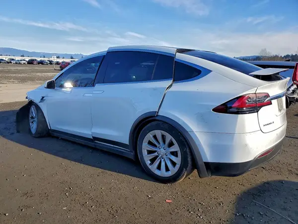 5YJXCBE2XGF016939 2016 TESLA MODEL X - Image 2