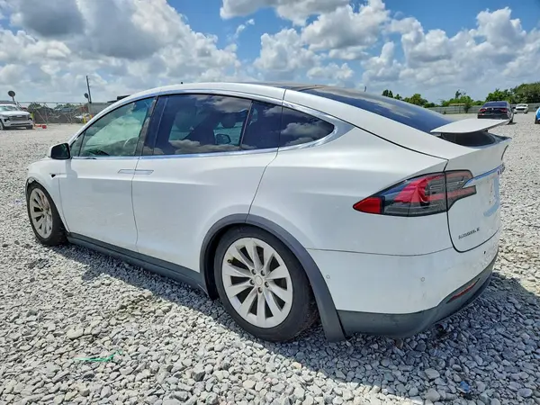 5YJXCBE2XGF027827 2016 TESLA MODEL X - Image 2