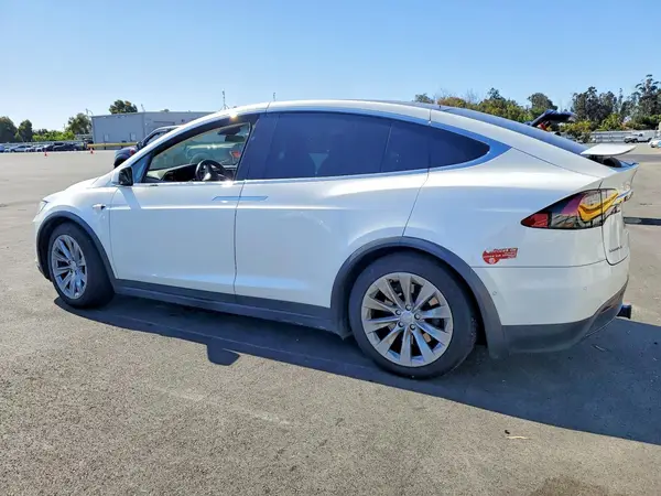 5YJXCBE2XHF035119 2017 TESLA MODEL X - Image 2