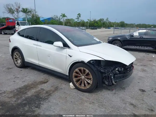 5YJXCBE2XHF043785 2017 TESLA MODEL X - Image 1