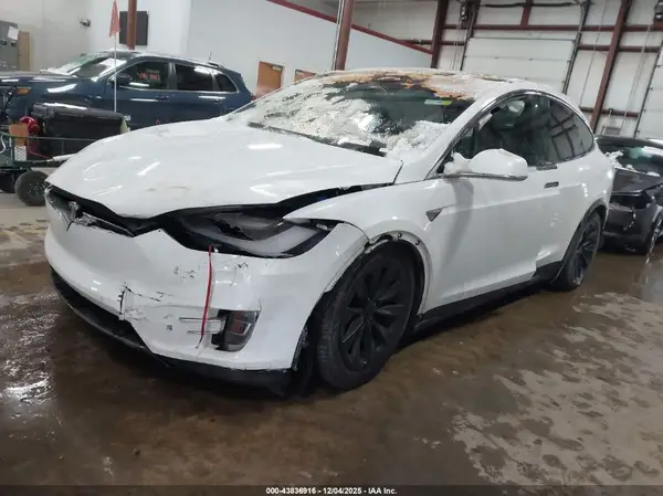 5YJXCBE2XHF054527 2017 TESLA MODEL X - Image 2