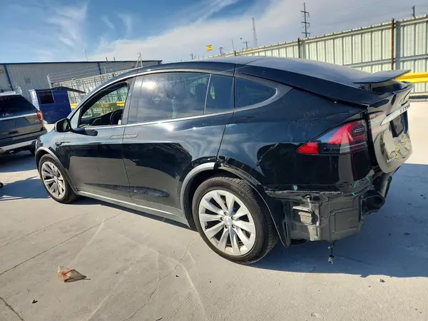5YJXCBE2XHF055645 2017 TESLA MODEL X - Image 2