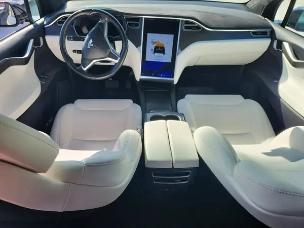 5YJXCBE2XHF055645 2017 TESLA MODEL X - Image 8