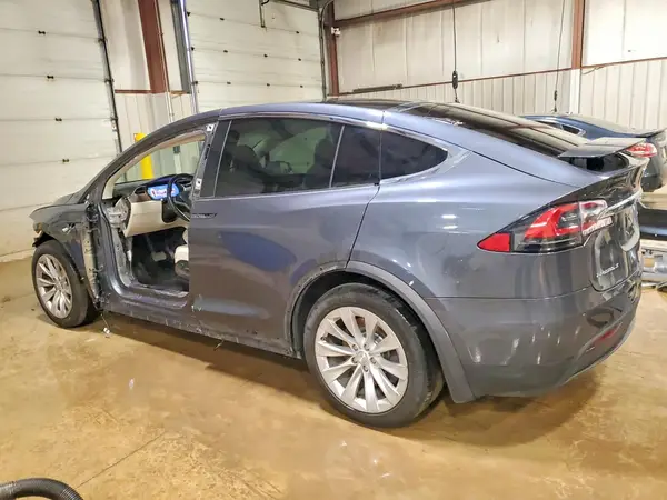 5YJXCBE2XHF074499 2017 TESLA MODEL X - Image 2