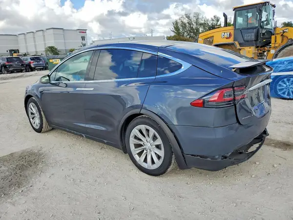 5YJXCBE2XHF077841 2017 TESLA MODEL X - Image 2
