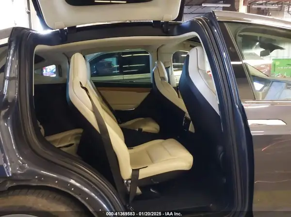 5YJXCBE2XKF184704 2019 TESLA MODEL X - Image 8