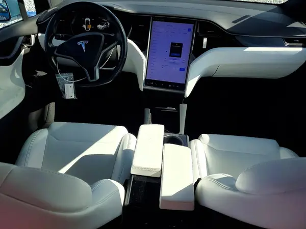 5YJXCBE2XKF197713 2019 TESLA MODEL X - Image 8