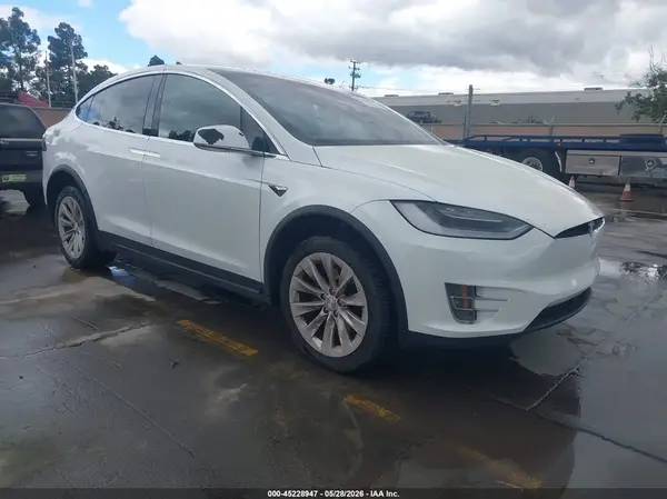 5YJXCBE2XLF233367 2020 TESLA MODEL X - Image 1