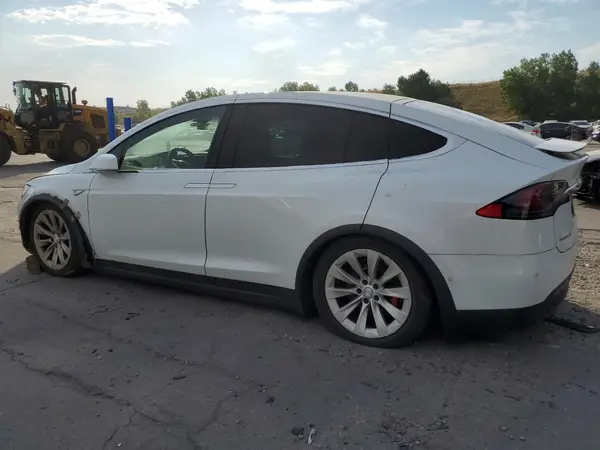 5YJXCBE40GF000556 2016 TESLA MODEL X - Image 2
