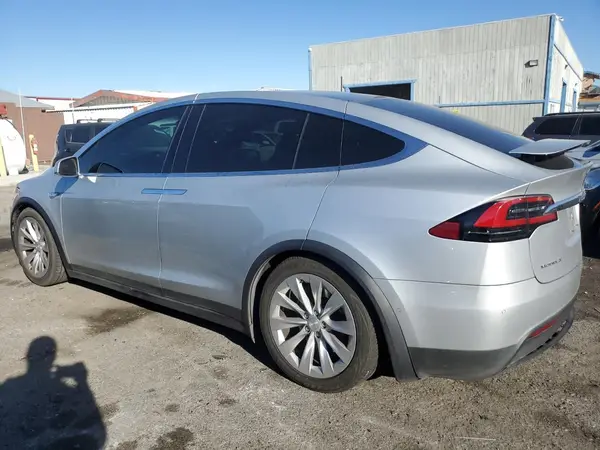 5YJXCBE41GF000758 2016 TESLA MODEL X - Image 2