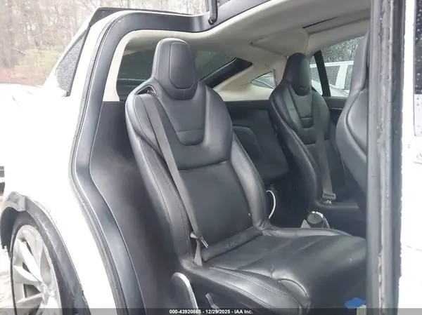 5YJXCBE41GF005054 2016 TESLA MODEL X - Image 8