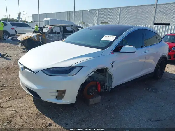 5YJXCBE41JF081168 2018 TESLA MODEL X - Image 2