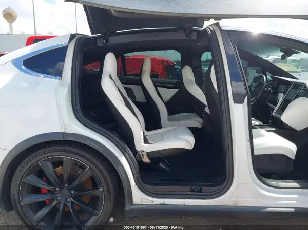 5YJXCBE41JF081168 2018 TESLA MODEL X - Image 8