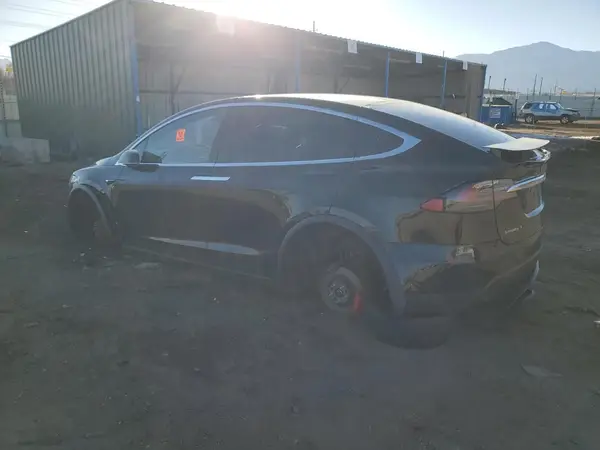 5YJXCBE41JF090713 2018 TESLA MODEL X - Image 2