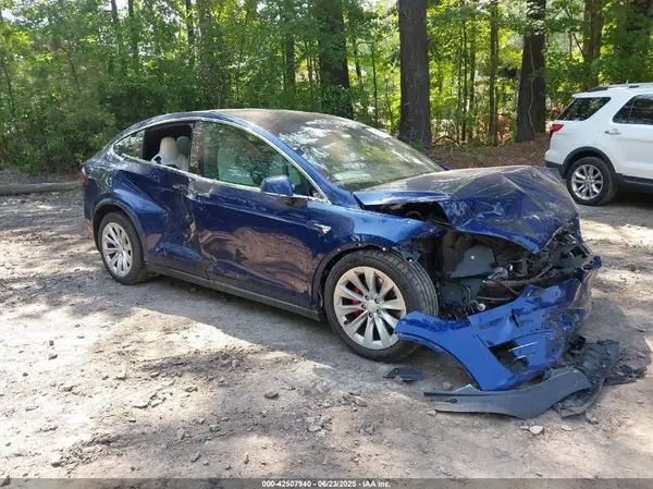 5YJXCBE41JF128506 2018 TESLA MODEL X - Image 1