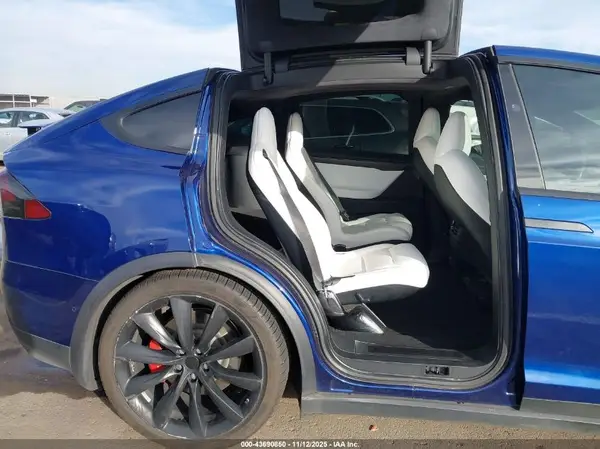 5YJXCBE41LF261978 2020 TESLA MODEL X - Image 8