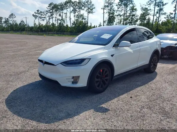 5YJXCBE42HF039943 2017 TESLA MODEL X - Image 2