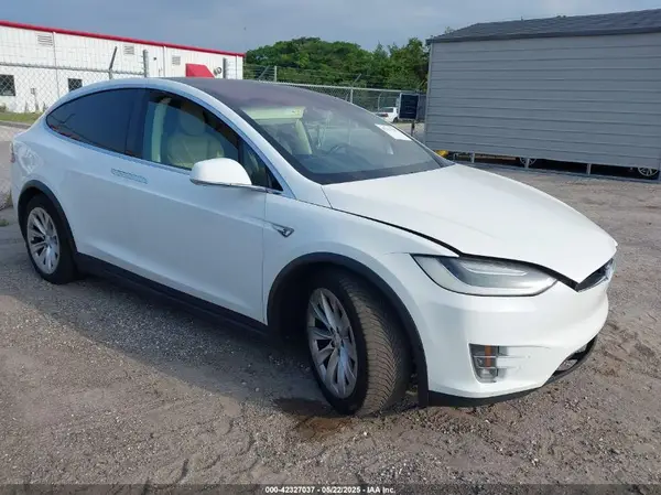 5YJXCBE43GF000471 2016 TESLA MODEL X - Image 1