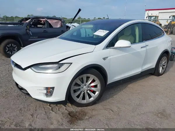 5YJXCBE43GF000471 2016 TESLA MODEL X - Image 2