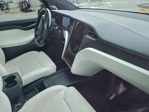 5YJXCBE43JF094827 2018 TESLA MODEL X - Image 8