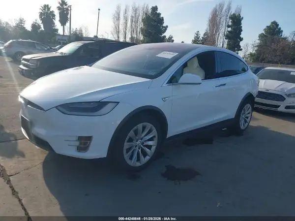 5YJXCBE44GF000544 2016 TESLA MODEL X - Image 2