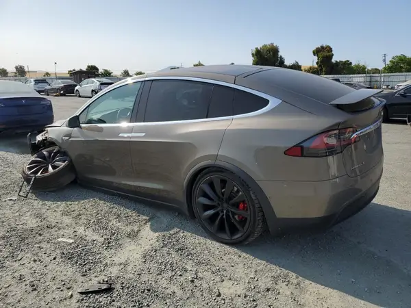 5YJXCBE44GF006540 2016 TESLA MODEL X - Image 2