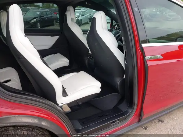 5YJXCBE44HF053679 2017 TESLA MODEL X - Image 8