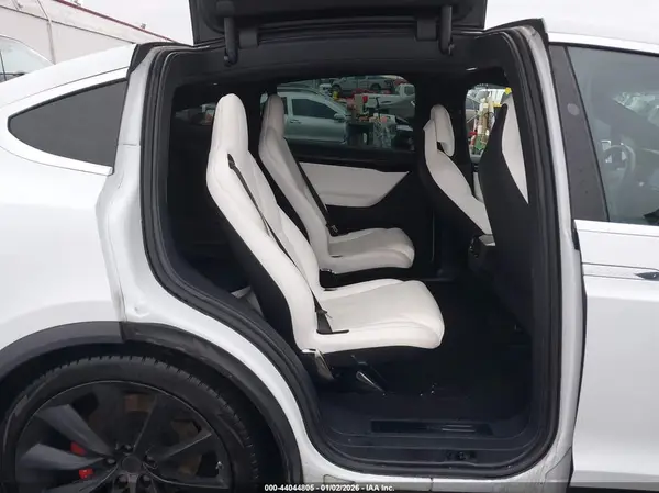 5YJXCBE45JF104807 2018 TESLA MODEL X - Image 8