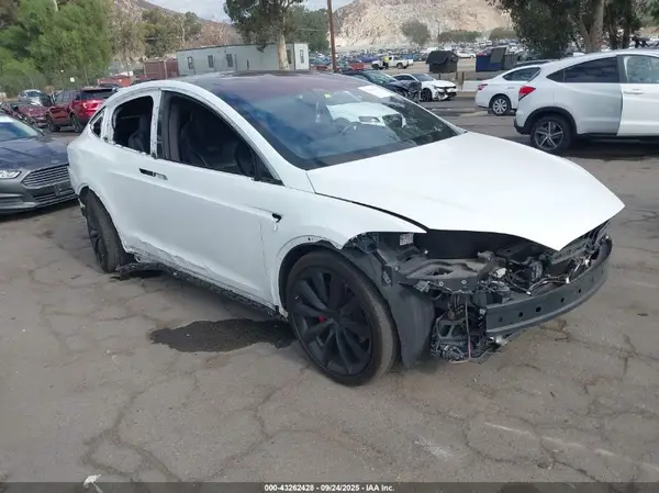5YJXCBE45LF238008 2020 TESLA MODEL X - Image 1