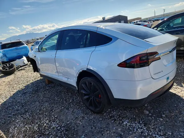 5YJXCBE48GF031103 2016 TESLA MODEL X - Image 2