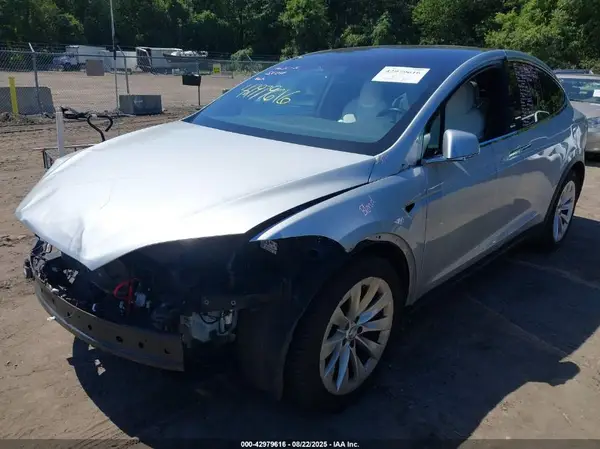 5YJXCBE4XGF030048 2016 TESLA MODEL X - Image 2