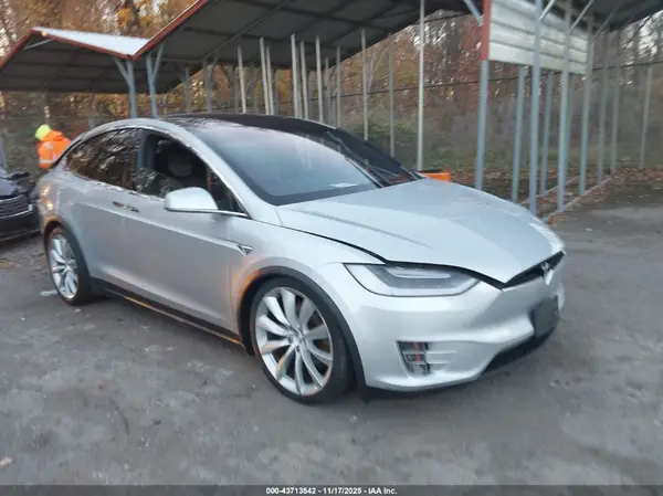 5YJXCDE20HF047713 2017 TESLA MODEL X - Image 1