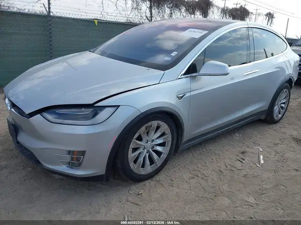 5YJXCDE20HF055732 2017 TESLA MODEL X - Image 2