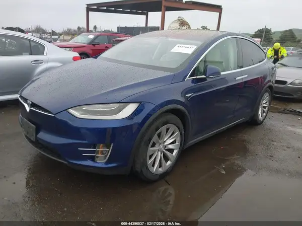 5YJXCDE20JF105096 2018 TESLA MODEL X - Image 2
