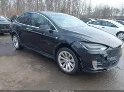 5YJXCDE20JF113635 2018 TESLA MODEL X