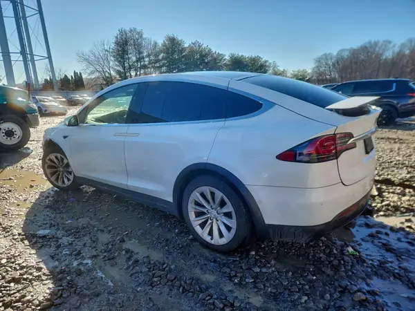 5YJXCDE20LF235155 2020 TESLA MODEL X - Image 2