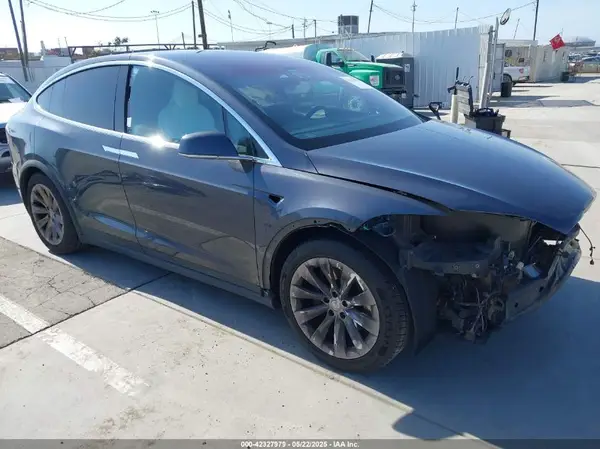 5YJXCDE21GF027694 2016 TESLA MODEL X - Image 1
