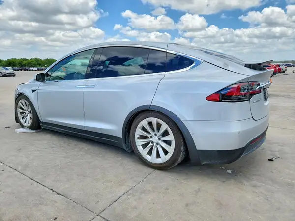 5YJXCDE21JF101252 2018 TESLA MODEL X - Image 2
