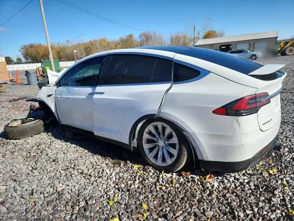 5YJXCDE21JF101882 2018 TESLA MODEL X - Image 2