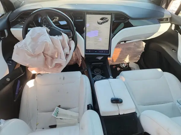 5YJXCDE21JF101882 2018 TESLA MODEL X - Image 8
