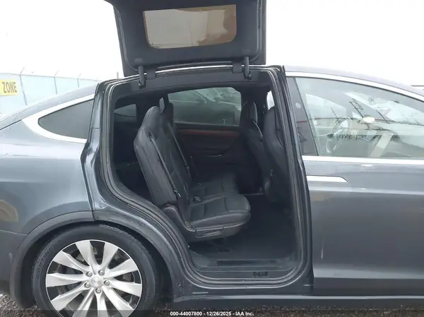 5YJXCDE21KF190600 2019 TESLA MODEL X - Image 8