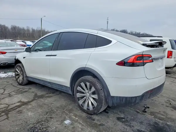 5YJXCDE21KF196090 2019 TESLA MODEL X - Image 2