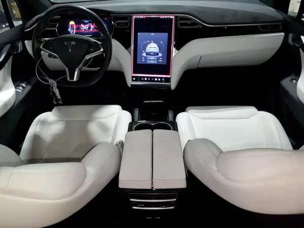 5YJXCDE22HF044067 2017 TESLA MODEL X - Image 8