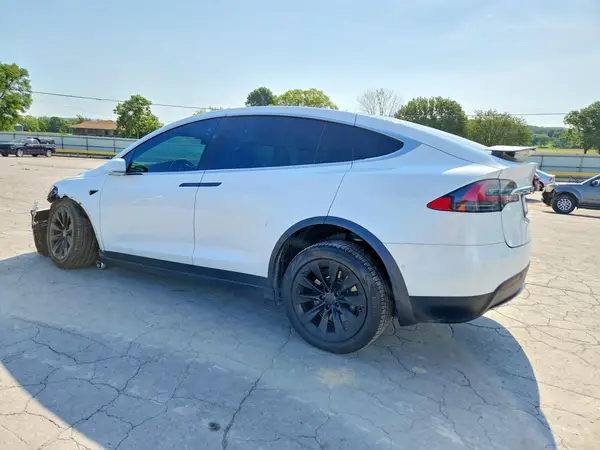 5YJXCDE22HF045994 2017 TESLA MODEL X - Image 2