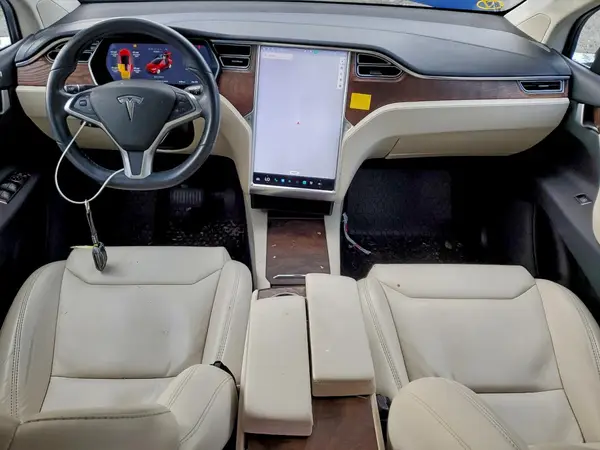 5YJXCDE22HF068367 2017 TESLA MODEL X - Image 8