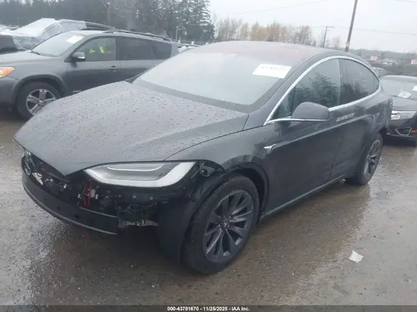 5YJXCDE22JF100188 2018 TESLA MODEL X - Image 2