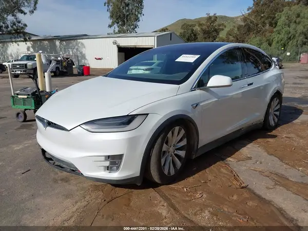 5YJXCDE22LF261093 2020 TESLA MODEL X - Image 2