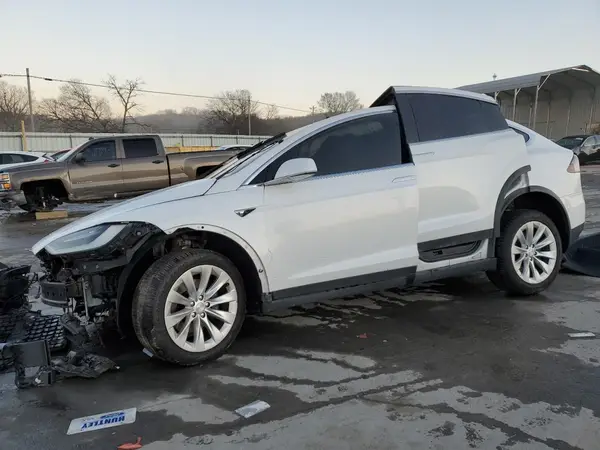 5YJXCDE22LF301883 2020 TESLA MODEL X - Image 1