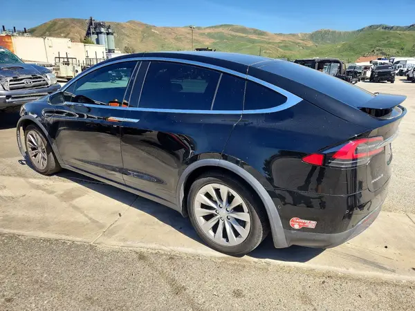 5YJXCDE23JF103889 2018 TESLA MODEL X - Image 2